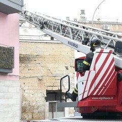 Crolla un edificio pericolante in via De Gasperi Canosa