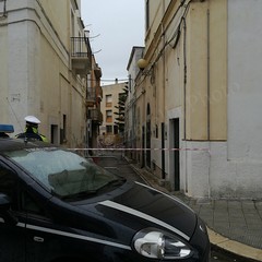 Crolla un edificio pericolante in via De Gasperi Canosa