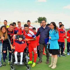 2015- Giorgia Di Muro con Stefania Sansonna, i giocatori del Bari e Canosa Calcio