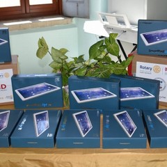 Il Rotary Canosa consegna 13 tablet alla “Bovio-Mazzini”