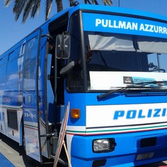 Pullman Azzurro Polizia a Molfetta