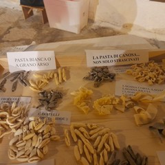 Canosa : A “scuola” di strascinati di grano arso