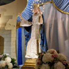 Tra fede e devozione, benedetto il nuovo abito della Madonna dell’Assunta