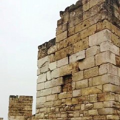 Sulle pietre del Castello di Canosa