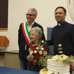 100 anni Filomena De Ruvo- Sindaco Vito  Malcangio- Parroco Don Leonardo  Pinnelli