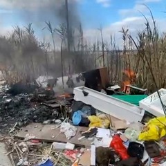 Canosa: Aria irrespirabile per i rifiuti in fiamme