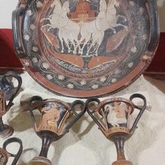 Palaxxo Sines : figure terra rossa