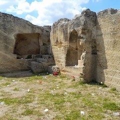 Canosa : atti di vandalismo a Pietra Caduta