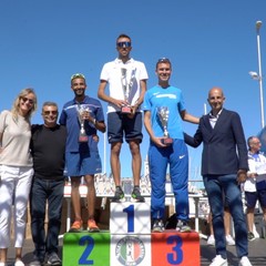 Trani: podio maschile, premiano Giovanni Assi, Michela Assi, Antonio Rutigliano