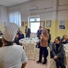 Canosa: Dirigente Giuseppina Lotito al  pranzo didattico 'L. Einaudi'