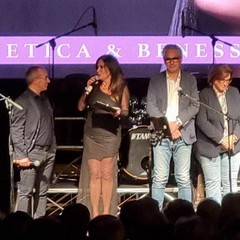 Carmen Lombardi presenta il  concerto de I Camaleonti