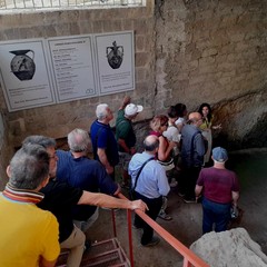 Turisti a Canosa di Puglia-Ipogeo Scocchera