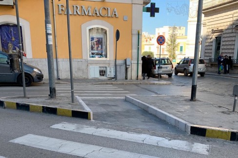 Canosa- Farmacia -  Abbattimento barriere architettoniche