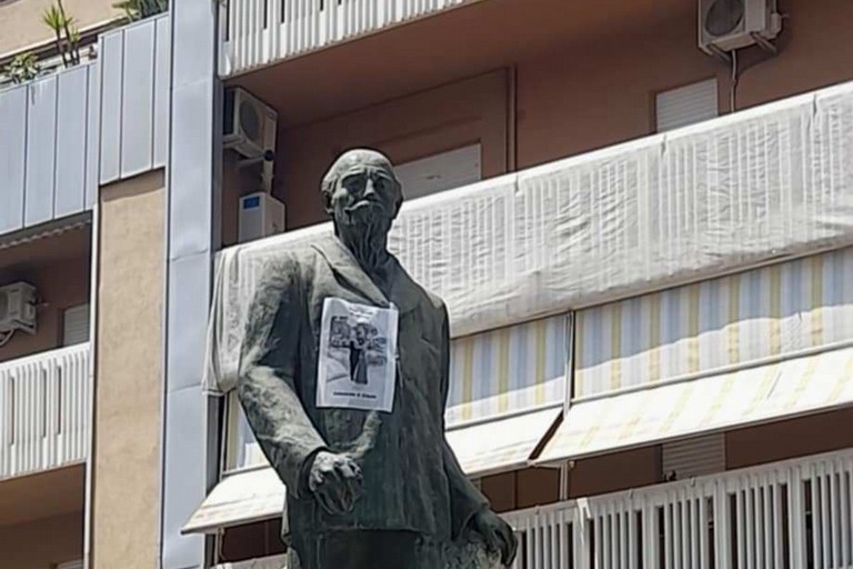 Canosa: deturpata statua di Imbriani