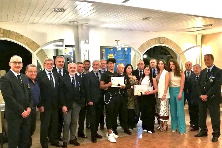 Associazione Arma Aeronautica Canosa- Fam.Santangelo- Studenti