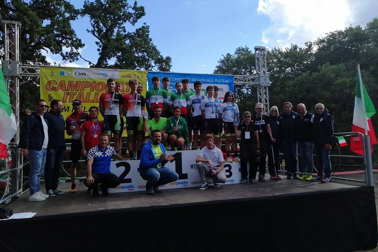 Accadia  podio team relay 2024