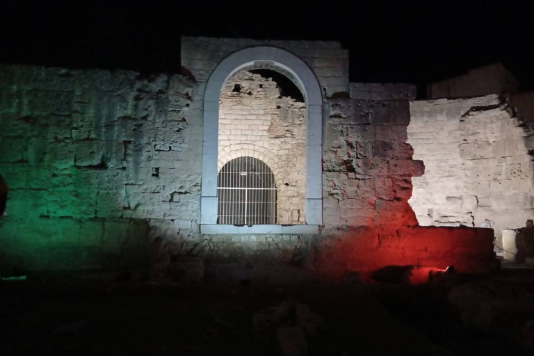 Canosa: Il Battistero s’illumina di tricolore