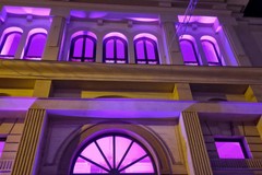 Canosa: Il Teatro Lembo s'illumina di lilla