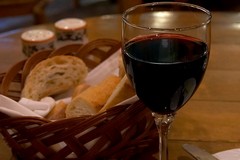 Vino senza alcuna tracciabilità, pratiche sleali che danneggiano vendemmia 2025