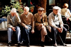 Nella pandemia c’è anche l’emergenza sociale degli anziani