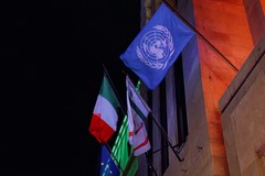 Regione Puglia:La bandiera dell’ONU  sulla facciata della Presidenza