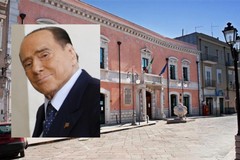 Apricena intitola una via al presidente Silvio Berlusconi