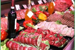 Vino e carne non sono alimenti dannosi per la Commissione europea