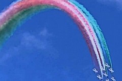 Le Frecce Tricolore, orgoglio nazionale nel mondo,  sui cieli di Barletta