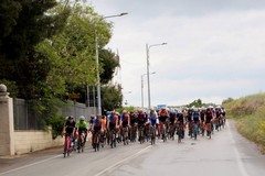 Canosa: Applausi per la carovana del "Giro Mediterraneo in Rosa"
