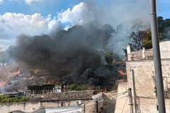 Canosa: In fiamme la pineta del Castello