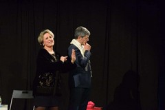 La  commedia“Coppia aperta, quasi spalancata” per la prima del Premio Teatrale “Raffaele Lembo”