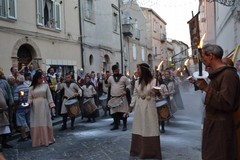 Timpanisti e sbandieratori alla corte del Castello Svevo di Bari