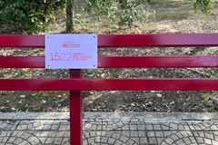 Una panchina rossa  in segno di lotta contro la Violenza sulle Donne
