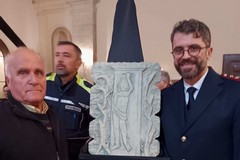 L'opera di San Sebastiano  in tufo donata al Comandante della Polizia Locale di Andria