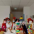 Natale in corsia: i clown dottori portano sorrisi, ascolto e abbracci