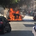 Canosa: Si incendia autovettura parcheggiata