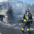 Canosa: autobus in fiamme sulla A14