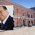 Apricena intitola una via al presidente Silvio Berlusconi