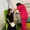 Un pugliese su due in età vaccinabile ha ricevuto la prima dose