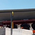 Traffico in tilt sull'Andria-Canosa, un mezzo pesante incastrato alla rotatoria di Montegrosso