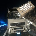 Incidente in A/14 Andria-Canosa: carrello per traslochi  finisce dentro motrice di un tir