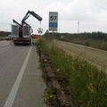Lavori di spostamento e posizionamento di barriere stradali sull'Andriese-Coratina