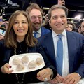 I dolci sospiri di Bisceglie alla ministra del Turismo Daniela Santanchè