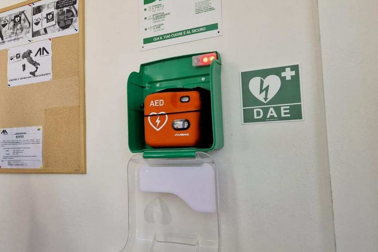 Canosa: Un defibrillatore nel Cimitero Comunale