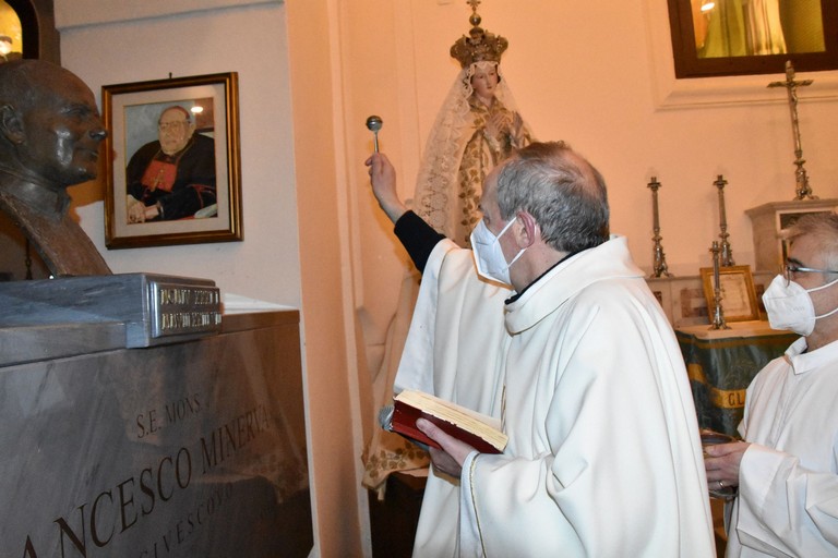 Mons Felice Bacco benedizione quadro  Monsignor Francesco Minerva