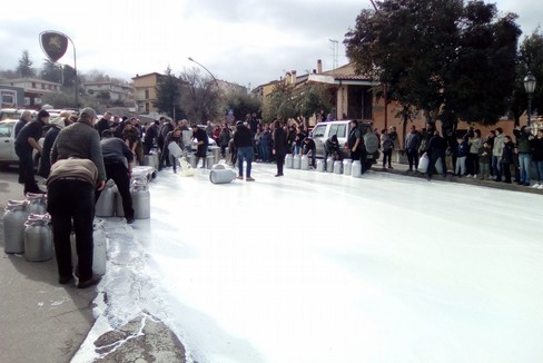 Sardegna protesta pastori