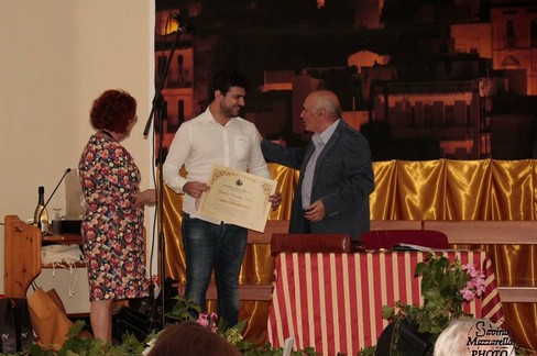 Canosa e la sua Storia : concorso per tesi di laurea
