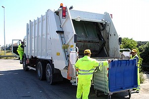 Camion compattatore rifiuti