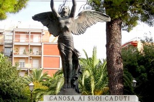 Canosa ai suoi caduti