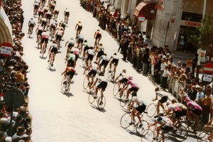 1984 il passaggio del Giro D'Italia ammiraglie